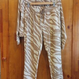 BB Dakota tractsuit. Size S, Top oversize